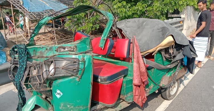 সিরাজগঞ্জে সড়কে প্রাণ গেলো দুজনের